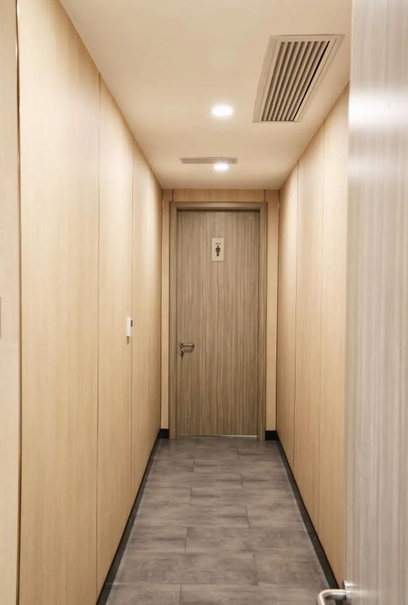 富美家®门把手采用独立回弹结构,轻便且坚固耐用,非常适合多人使用的商业空间